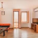 Apartment Thermae, Steps From The Sea With Free Parking