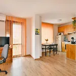 Apartment Thermae, Steps From The Sea With Free Parking *