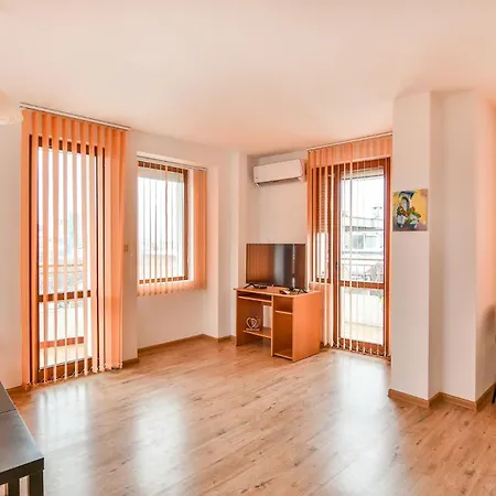 Thermae, Steps From The Sea With Free Parking