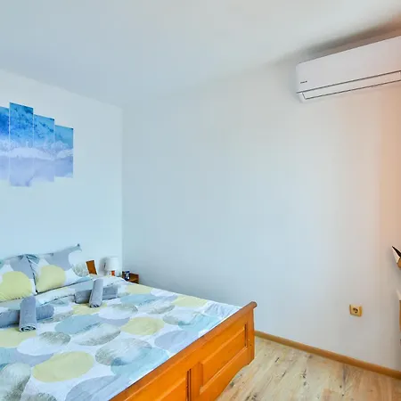 Thermae, Steps From The Sea With Free Parking * וארנה