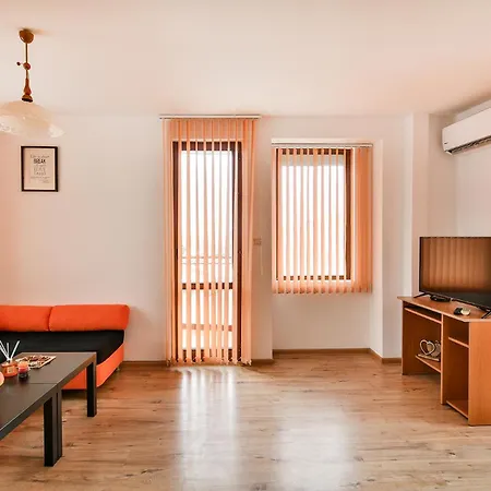 דירה Thermae, Steps From The Sea With Free Parking