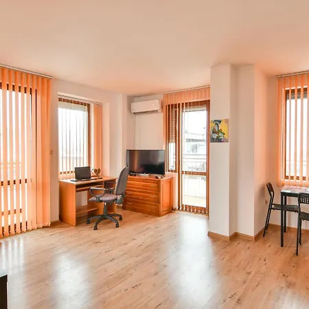 Thermae, Steps From The Sea With Free Parking Lägenhet Varna