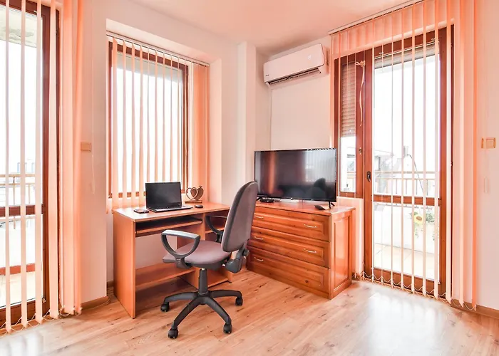 Thermae, Steps From The Sea With Free Parking Daire