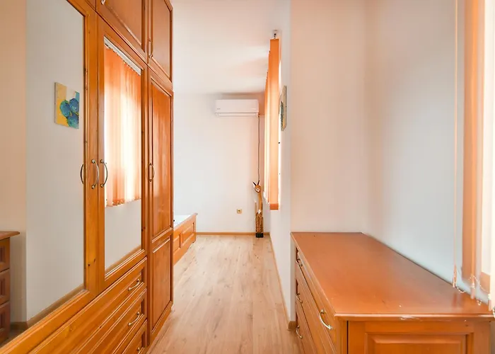 Daire Thermae, Steps From The Sea With Free Parking *