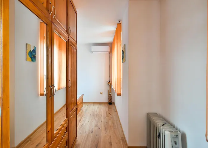 Thermae, Steps From The Sea With Free Parking Daire Varna