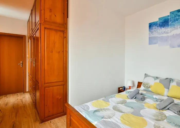 Thermae, Steps From The Sea With Free Parking Апартамент