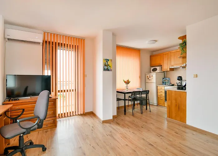 Daire Thermae, Steps From The Sea With Free Parking *